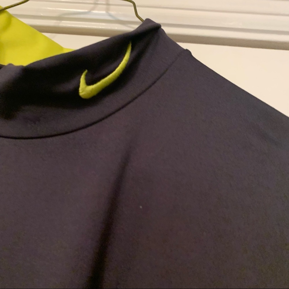 Workout top - Picture 2 of 3